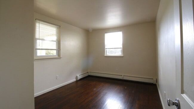 Building Photo - Spacious Two-Bedroom Apartment