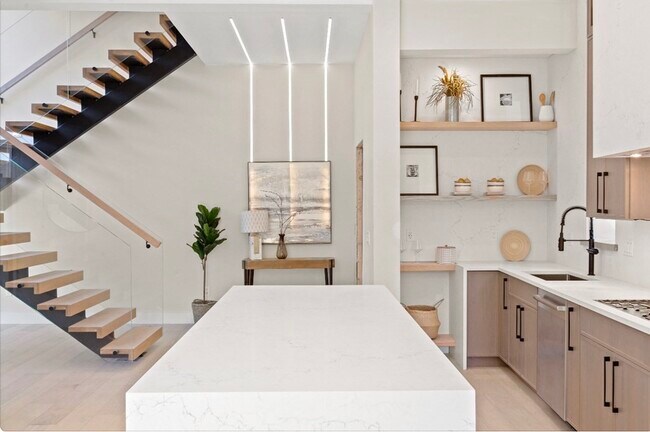 Building Photo - 46 Vernon St