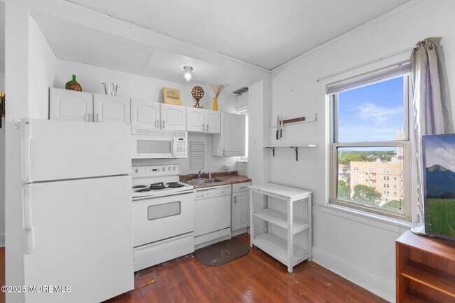 Building Photo - 400 Deal Lake Dr