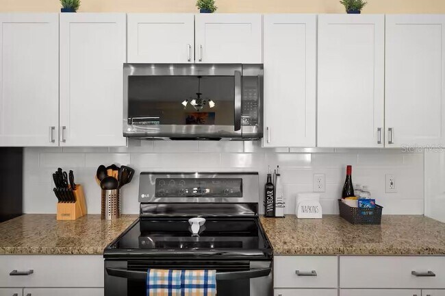 Building Photo - 3 Ryecroft Ln