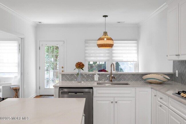 Building Photo - 306 Ocean Rd