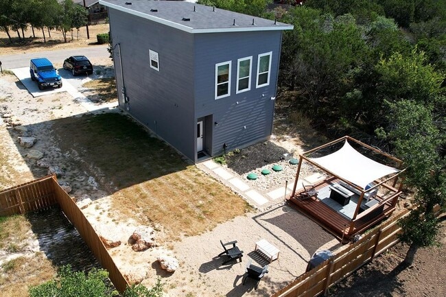 Building Photo - 2076 Dry Creek