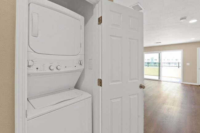 Building Photo - Recently Renovated Multi-Level Condo