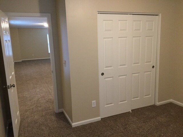 Building Photo - 5013 Springdale Dr