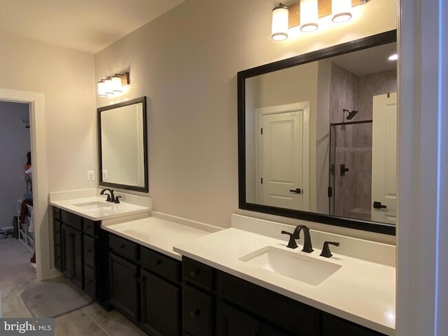 Building Photo - 730 Quarry Point Rd