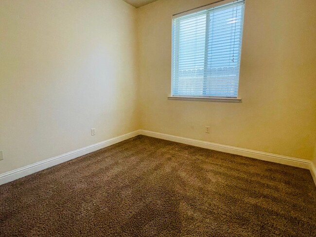 Building Photo - $1,000 Move IN Bonus $2,450 Copper & Cedar...