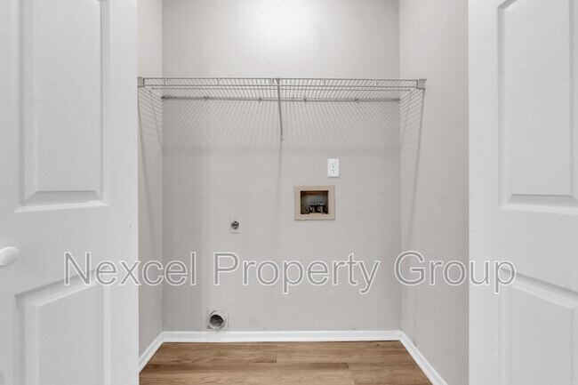 Building Photo - 10212 Oak Leaf Dr