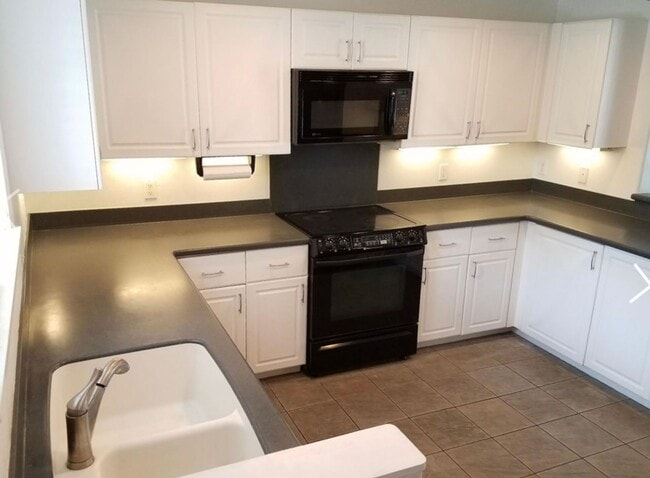 Building Photo - 3 Bedroom 3.5 Bath Covered garage at Nanea...