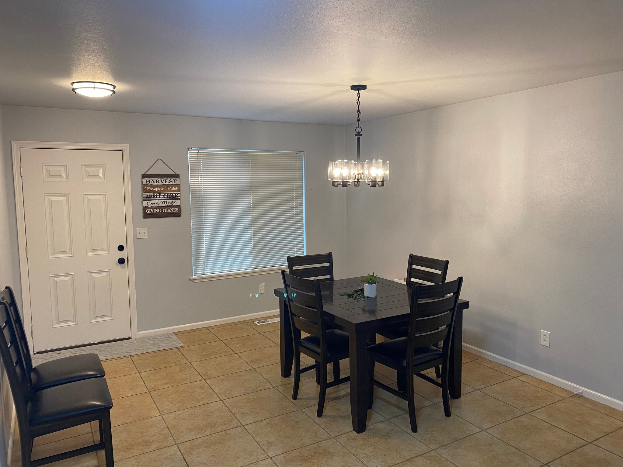 Dining area - 2122 Howard St