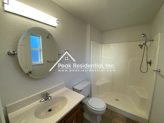 Building Photo - Cute 1 bd/1 ba Roseville House