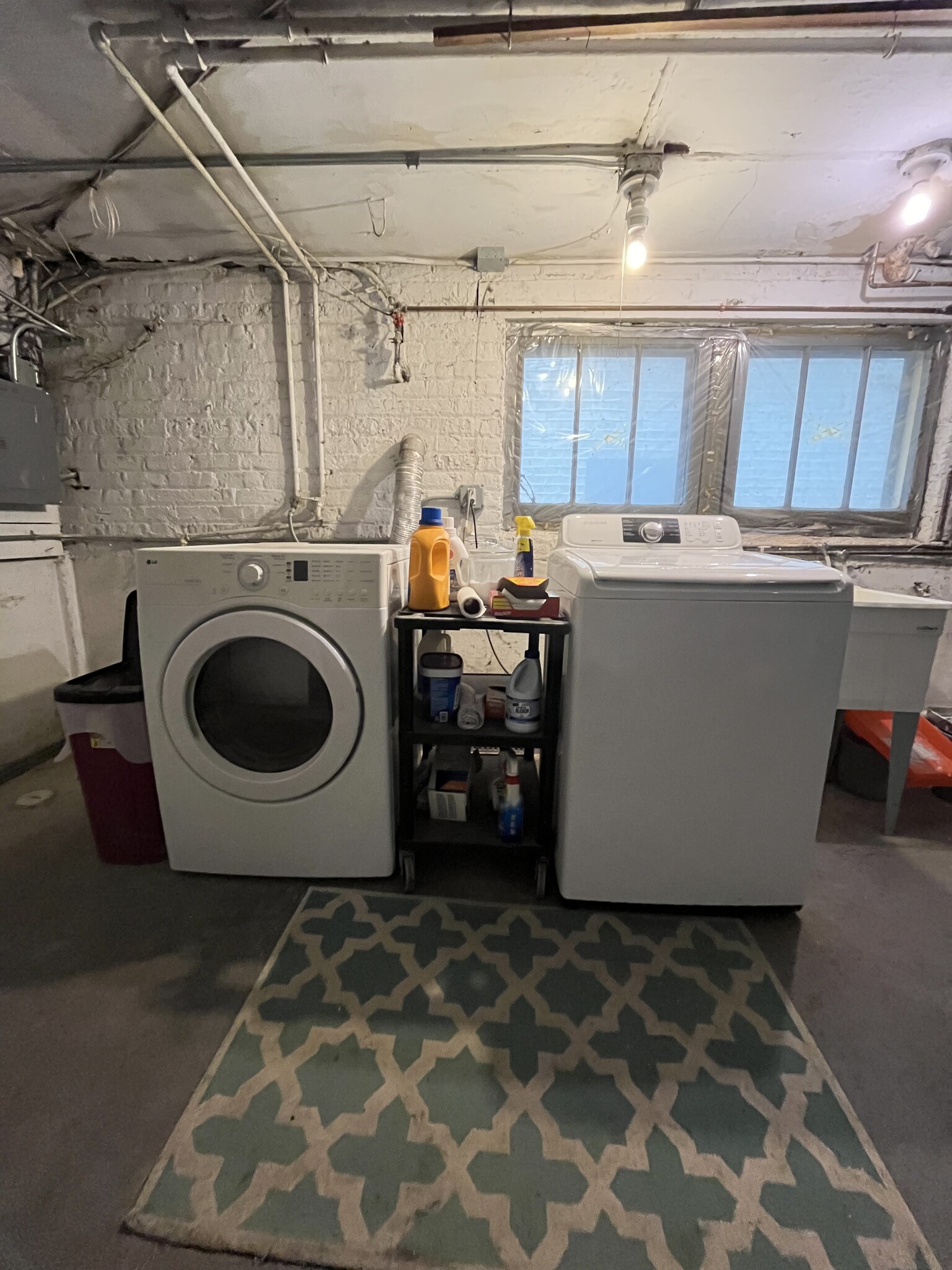 Laundry - 3223 W Olive Ave