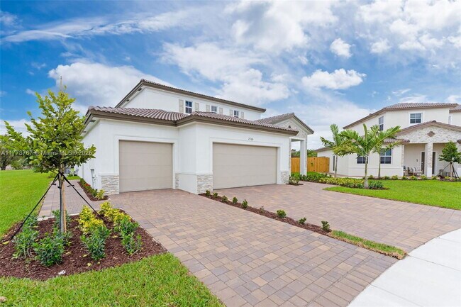 Building Photo - 2700 SE 23rd Ave