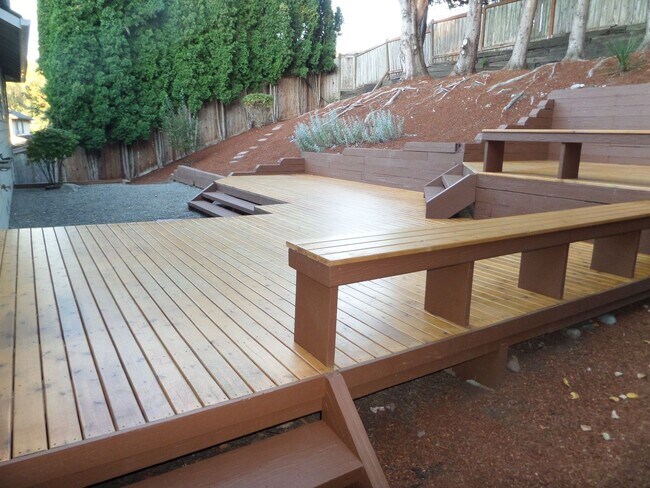 Building Photo - Fantastic HUGE Remodeled 4 Bedroom Home Wi...
