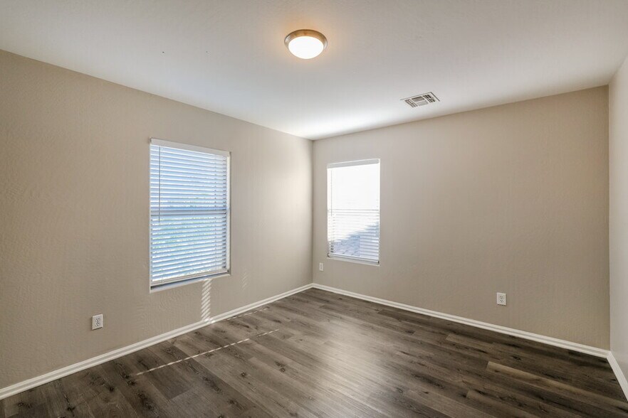 Building Photo - 10911 W Mariposa Dr