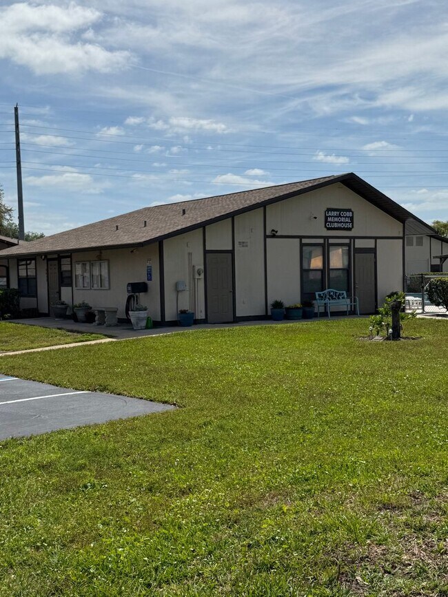 Building Photo - 37819 Alissa Dr