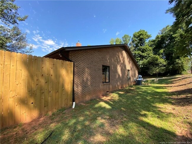 Building Photo - 517 Apple Ln