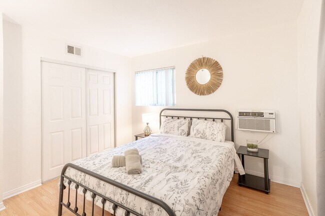 Building Photo - Cozy Zen Retreat Home with 4BD+3BA  Share ...