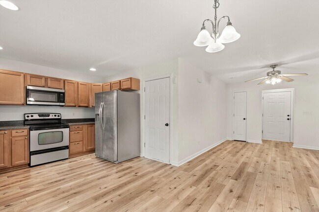 Building Photo - Knoxville 37912 - 3 bedroom, 2.5 bath all ...