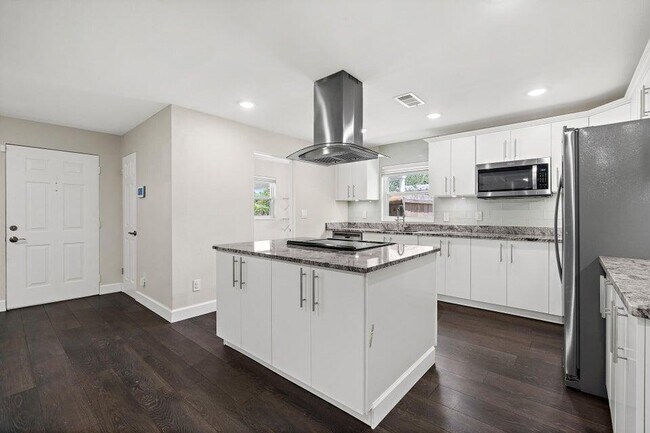 Building Photo - 940 Butia St