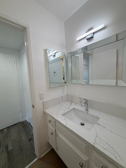 Building Photo - 1825 N Gramercy Pl
