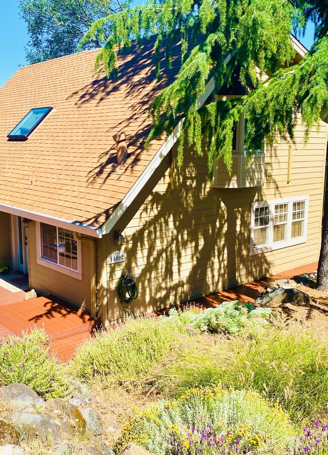 Building Photo - 14002 Hemlock Dr