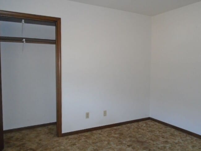 Building Photo - 706 Ridgewood Dr