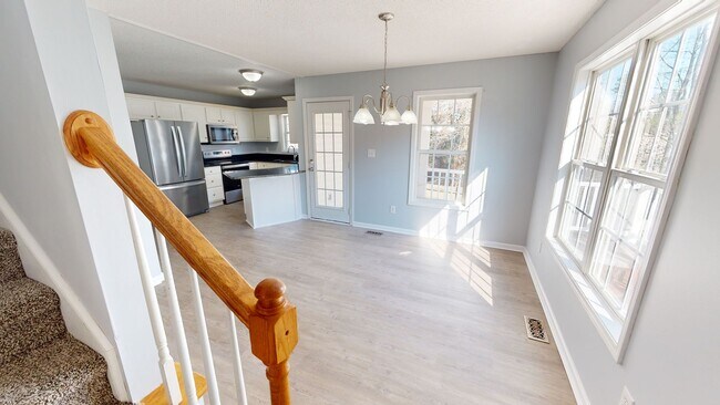 Building Photo - Spacious home near Fort Bragg, Schools, & Shopping!