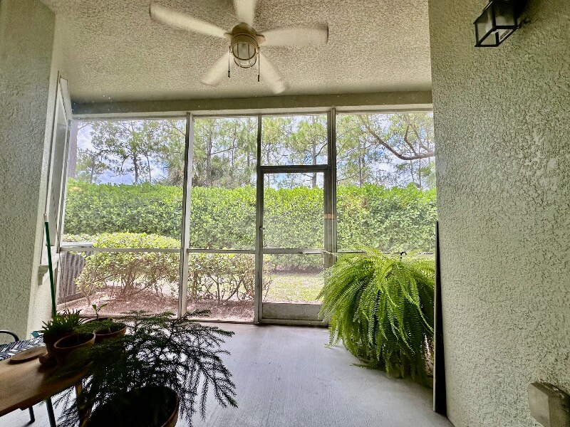 Building Photo - 1305 Mariposa Cir