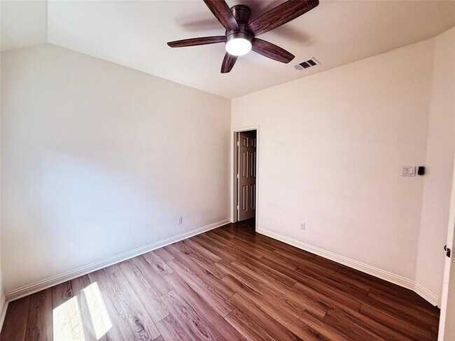 Building Photo - 3500 Esperanza Dr