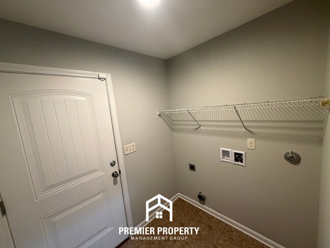 Building Photo - Move-In Ready 3BR Home in Tuscaloosa - Granite Counters & Enclosed Backyard