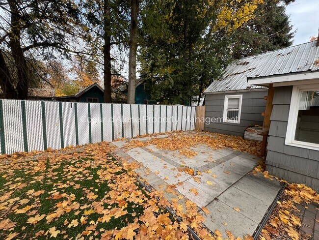 Building Photo - 2 bed house in incredible location!