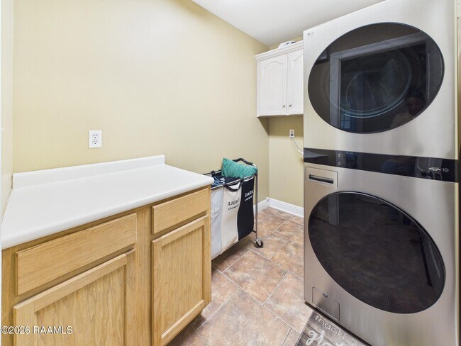 Building Photo - 430 Planters Row