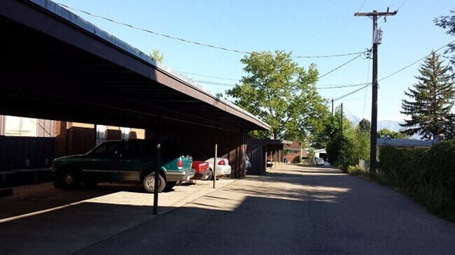 Building Photo - Beautiful Washington Terrace Apartment with carport and central air
