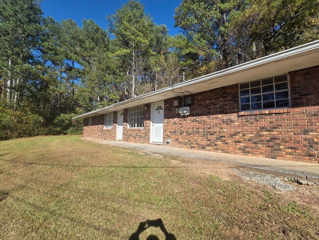 Building Photo - Move In This November & Save Big! Half Off Deposit + First Month’s Rent + Admin Fee Waived!