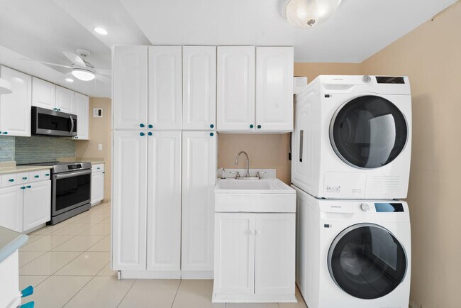 Building Photo - 111 N Pompano Beach Blvd