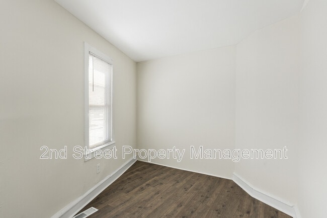 Building Photo - 701 N Warwick Rd