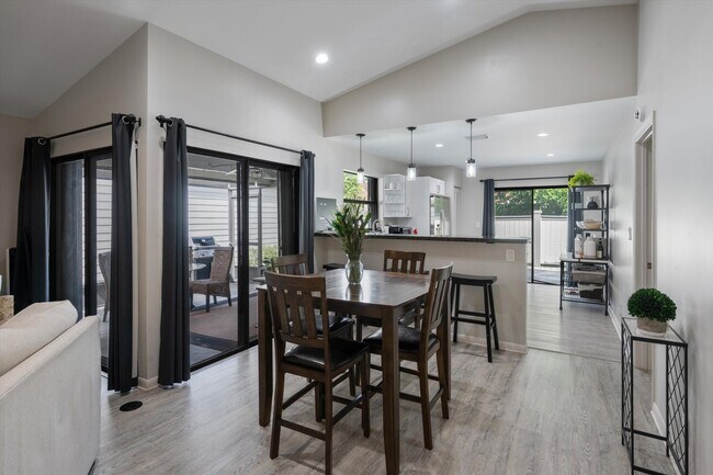 Building Photo - 2482 Bedford Mews Dr