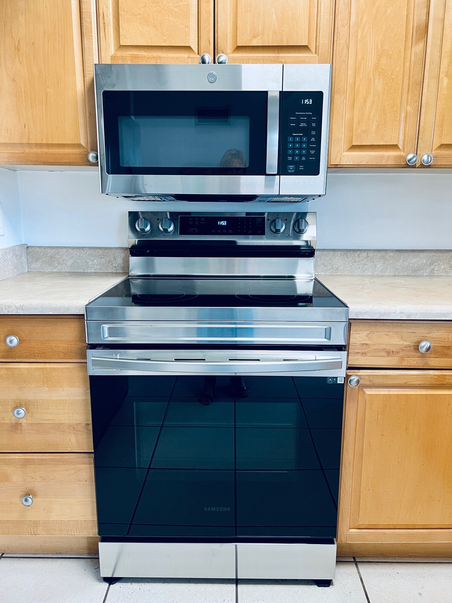 New Range and Microwave - 4158 Tamiami Trl
