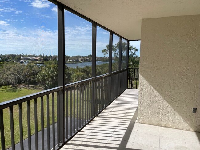 Building Photo - 2090 S Tamiami Trl