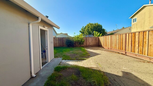 Building Photo - 1319 Hubbard Ave