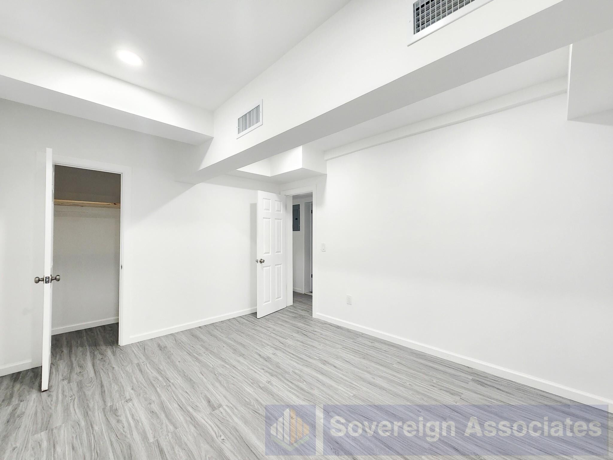 Building Photo - 112 Nagle Ave