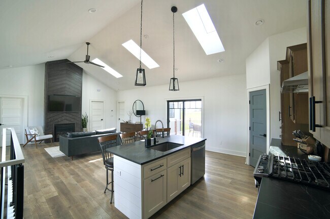 Building Photo - 1830 22nd St S