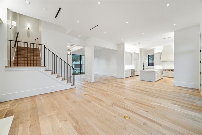 Building Photo - 2711 Eastgrove Ln