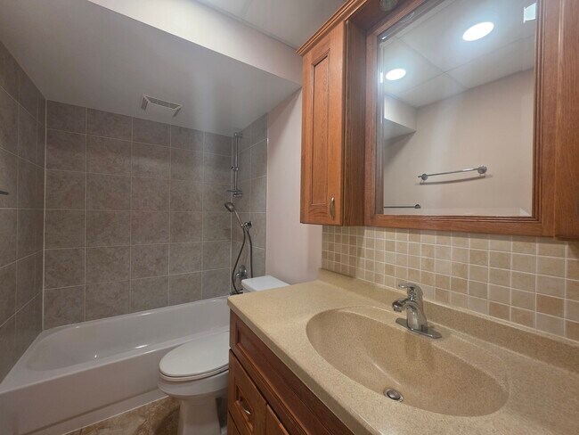 Building Photo - 375 Plum Creek Dr