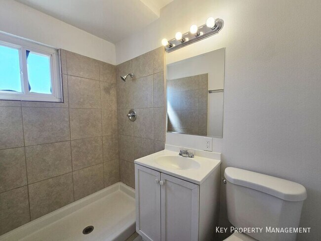 Building Photo - 1904 Rexford Dr