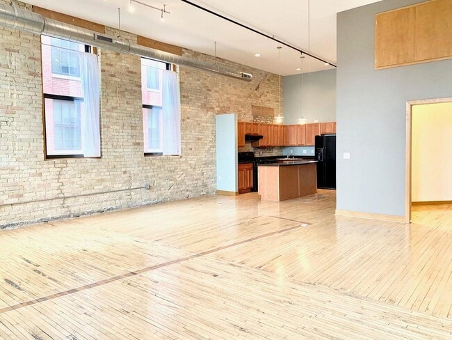 Primary Photo - 1017 S 2nd St