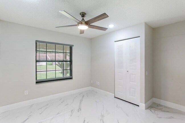 Building Photo - 6349 Oak Meadow Bend