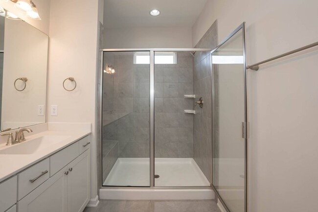 Building Photo - Four Bedroom Townhome!