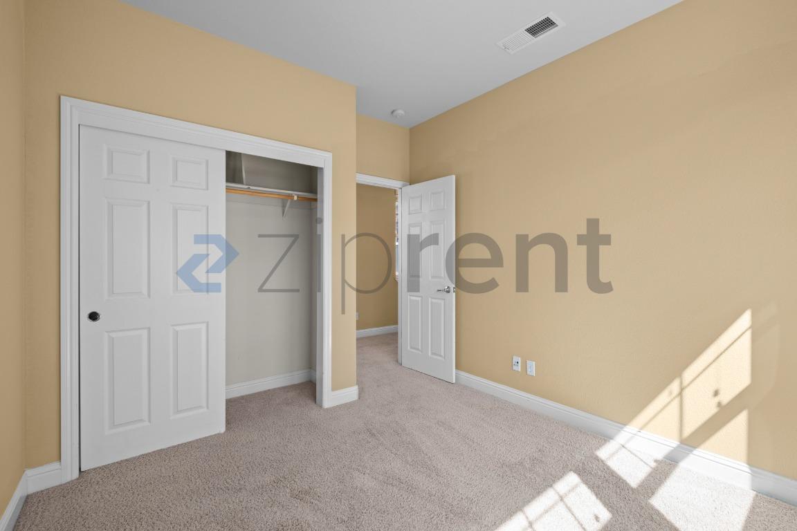 Building Photo - Unit