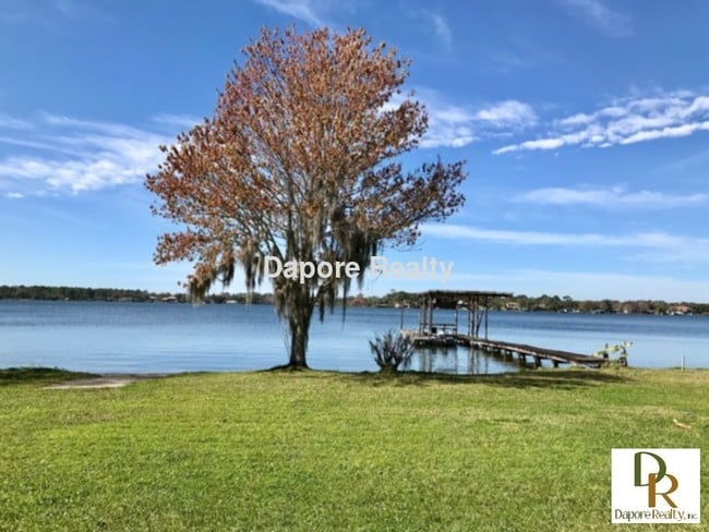 Building Photo - Lakefront-Remodeled 2 Bed, Garage, Wood Fl...